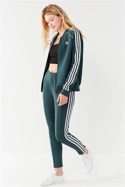 cool  comfy tracksuits   wearing   starting    tracksuit