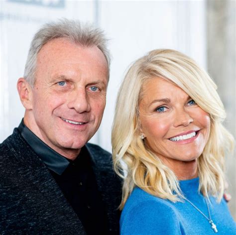 joe montana  wife prevent attempted kidnapping   grandchild