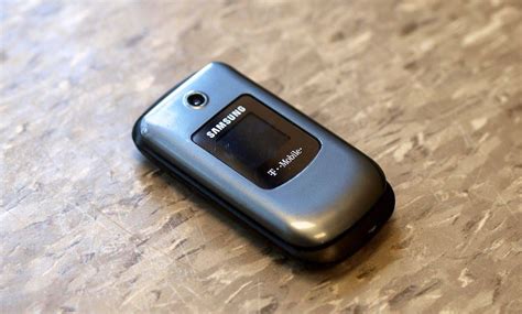 cult  android samsung  launch android powered flip phone called  galaxy folder rumor