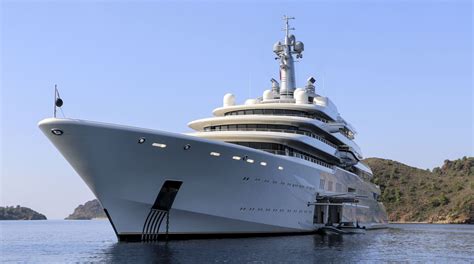 rich people  buying  super yachts time
