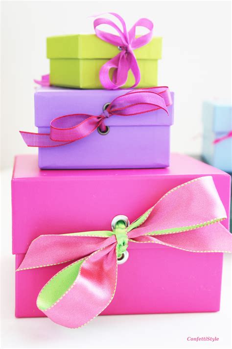 gift wrap inspiration     add ribbon confettistyle