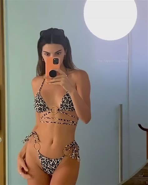kendall jenner shows off her sexy figure in bikinis 7 pics videos