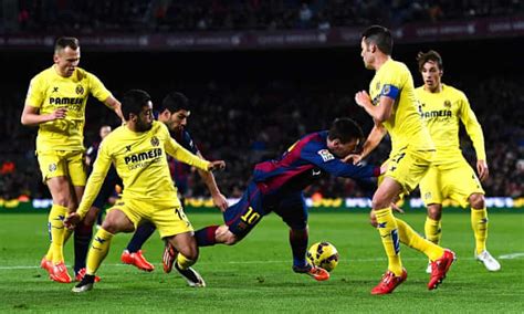 lionel messi hits winner against villarreal to keep barcelona in touch
