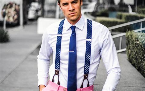 wear suspenders     gentlemanual