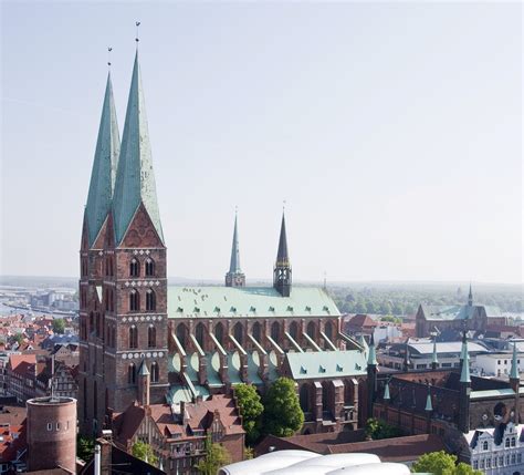 turmsanierung  der marienkirche  luebeck beginnt mit adventkonzert