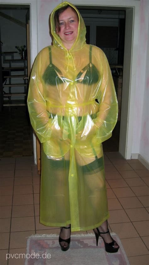 fashion blog von kemo cyberfashionpic of the day girl in a pvc raincoat