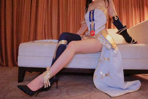 Fate Grand Order Ishtar Ero Cosplay Features Legendary