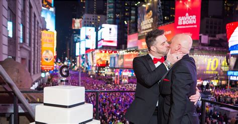 Same Sex Wedding In Times Square On New Year S Eve