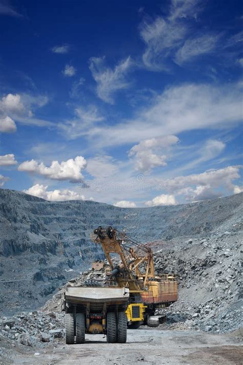 ijzererts bovengrondse mijnbouw stock foto afbeelding bestaande uit zwaar ontwikkeling