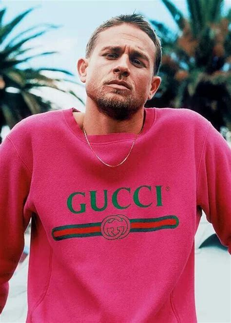 charlie in a gucci shirt ♡ sons charlie hunnam charlie hunnam soa gucci sweatshirt