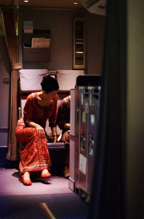 Charming Flight Attendants In Singapore Airlines ~ World