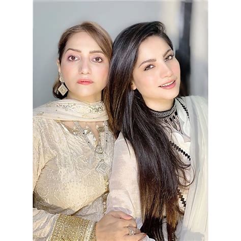 Beautiful Pictures Of Neelam Muneer With Her Mother Pakistani Dramas