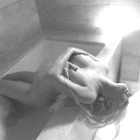 christina aguilera nude and sexy 24 photos thefappening