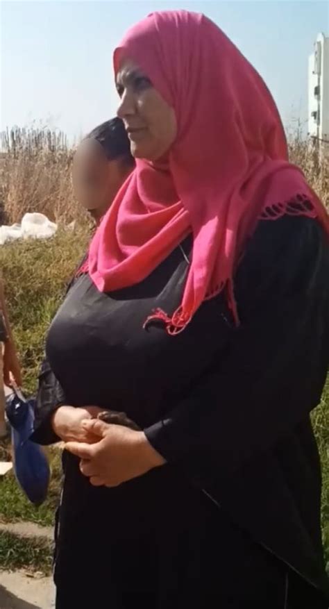 arab hijab mom with huge boobs spy in street 9 pics