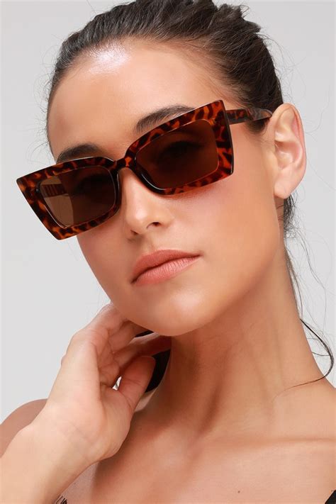 cute tortoise sunglasses brown sunglasses cat eye sunglasses lulus