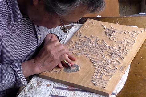 japanese craftsmen interpret star wars scenes  woodblock printing