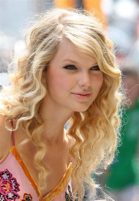 hairstyle photo taylor swift long curly hairstyle