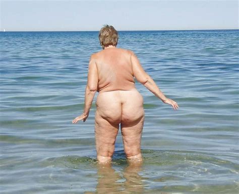 beach granny mature porn pics