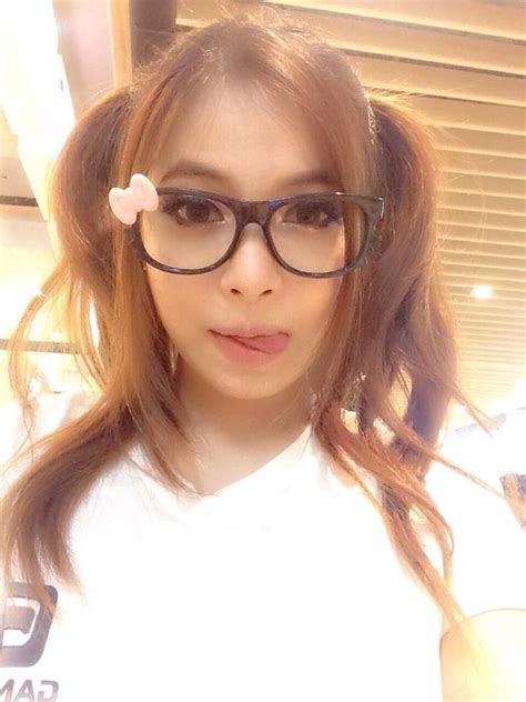 「selfie by cute and sexy thai girls」のおすすめ画像 268 件 pinterest