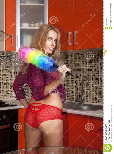 domestica sexy in cucina immagine stock immagine di umano
