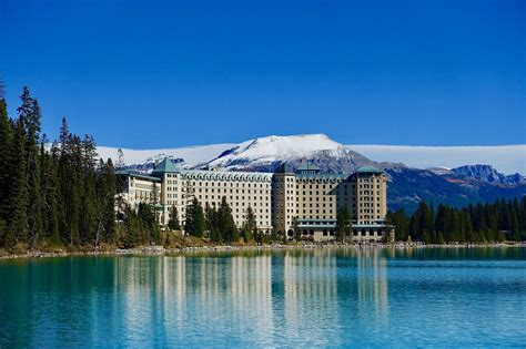 reasons  stay  fairmont chateau lake louise  lost  travel
