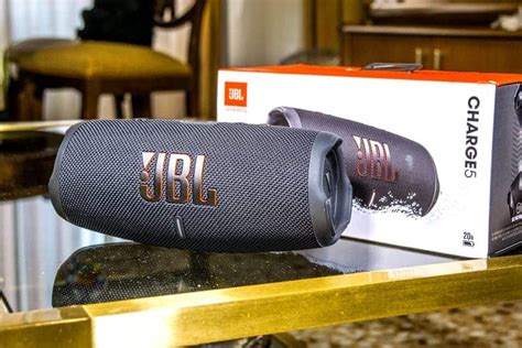 jbl charge  review powerful  waterproof portable speaker tv hifi