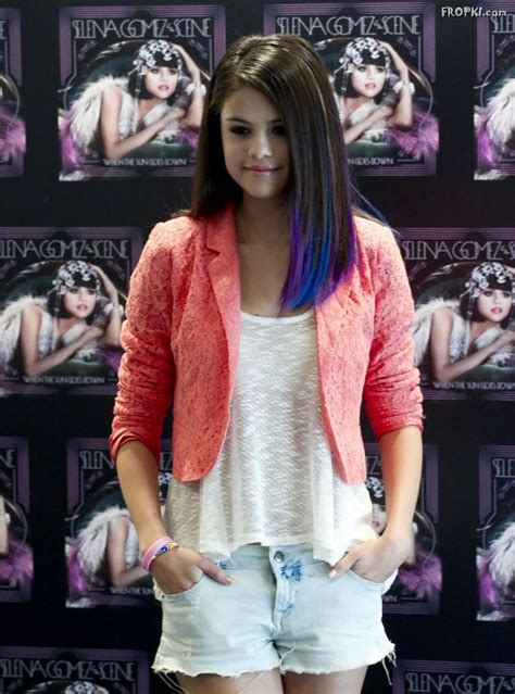 selena gomez we own the night photocall in mexico where