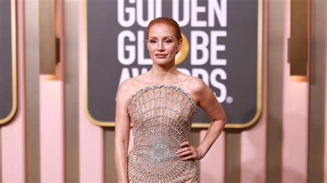 Jessica Chastain S Golden Globe 2023 Look Is Giving Sparkly Spider Web