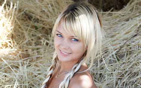 2560x1600 Blue Eyes Faces Lada Outdoors Paglia Smiling