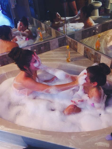 cute bubble bath picture with friend instagram kelsiespell bath