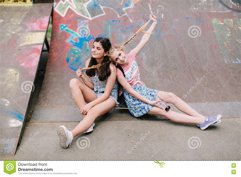 teen girls wearing flip flops hot girl hd wallpaper