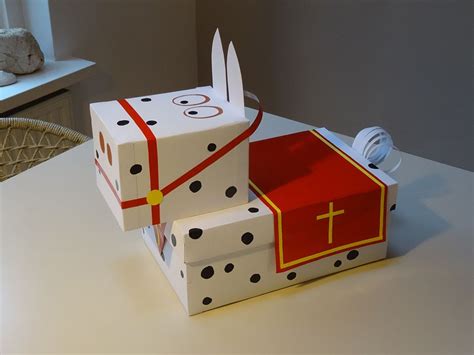 sinterklaas surprises gemaakt van een kartonnen doos sinterklaas diy sinterklaas