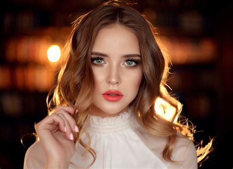Redhead Girl Green Eyes Face Model Woman Lipstick Wallpaper