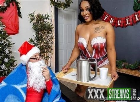 Mimi Curvaceous Santas Cumming Down Her Chimney 2019