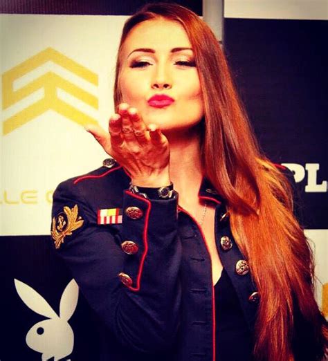 Julia Bliss Awarded With Wow Awards For India S One Of Best Female Dj