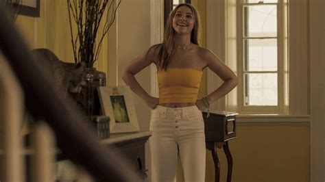 The Slim Jean White Worn By Sarah Cameron Madelyn Cline In The Series