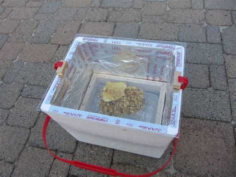 Diy Solar Wax Melter Boo Bee Honey Wax Melters Diy Solar Bee Boxes