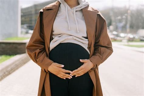 zwangerschapsjas winter dit zijn de mooiste positiejassen mama groeit