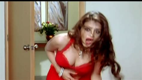 Poonam Pandey Hot Amisha Patel Very Hot Cleavage
