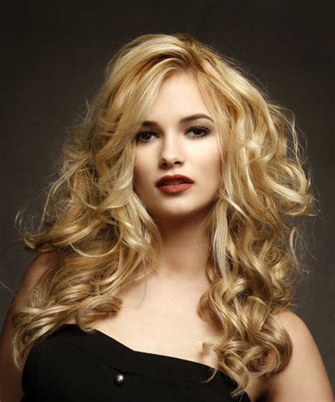 Long Wavy Casual Hairstyle Blonde Hair Color