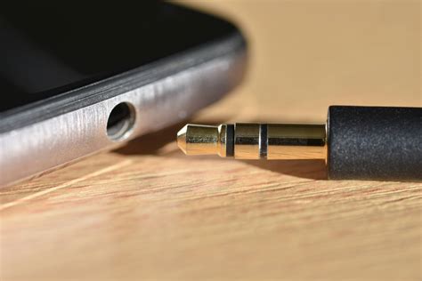 fix problems   iphone headphone jack