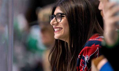 Ex Porn Star Mia Khalifa Wants To Move On With Her Life Why Won T We