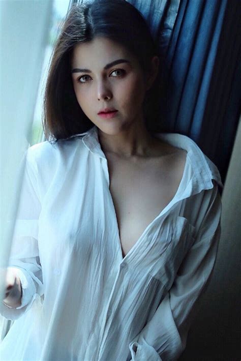 monthiwa sawekwiharee hot and sexy beautiful busty asian