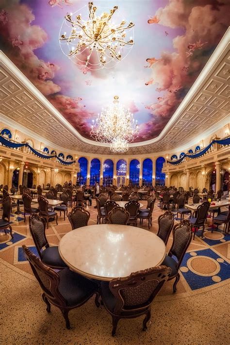 guest restaurant big menu  signature status disney