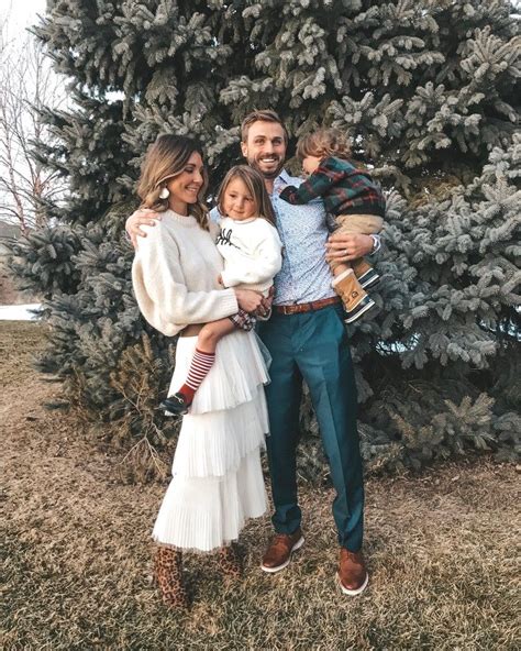 christmas  holiday outfit nye outfit inspiration family pictues family photo