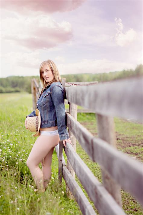 19 Viral Cowgirl Themed Boudoir Shoot Boudoir Photography Photograph