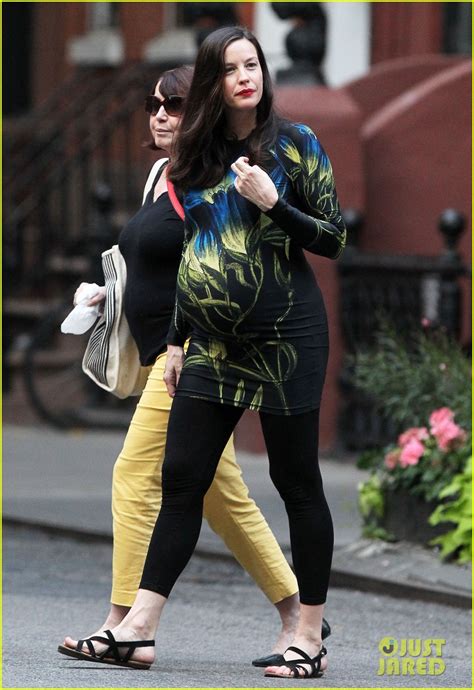 photo liv tyler gets in father daughter bonding with dad steven tyler