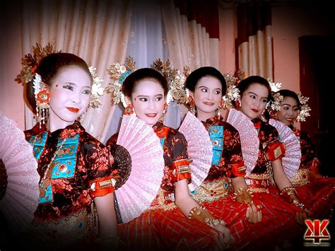 baju adat sulawesi selatan nama penjelasan  gambarnya tradisi tradisional