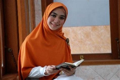 jilbab oki setiana dewi model hijab terbaru