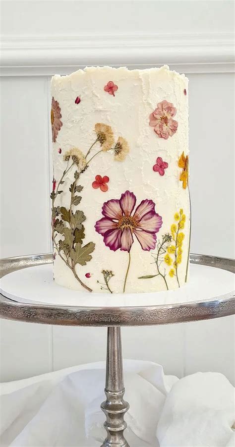 cute buttercream cake ideas   occasion dried edible flower